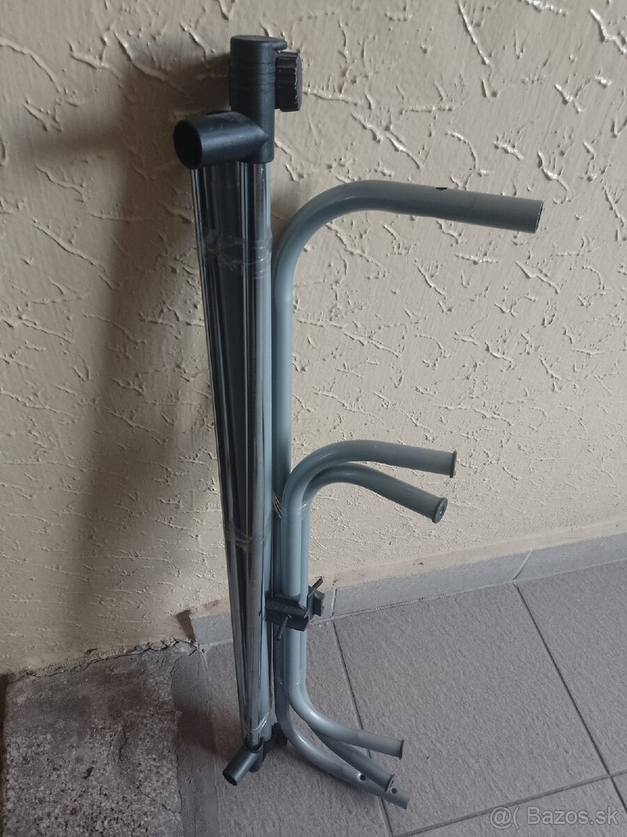 Stojan na oblečenie