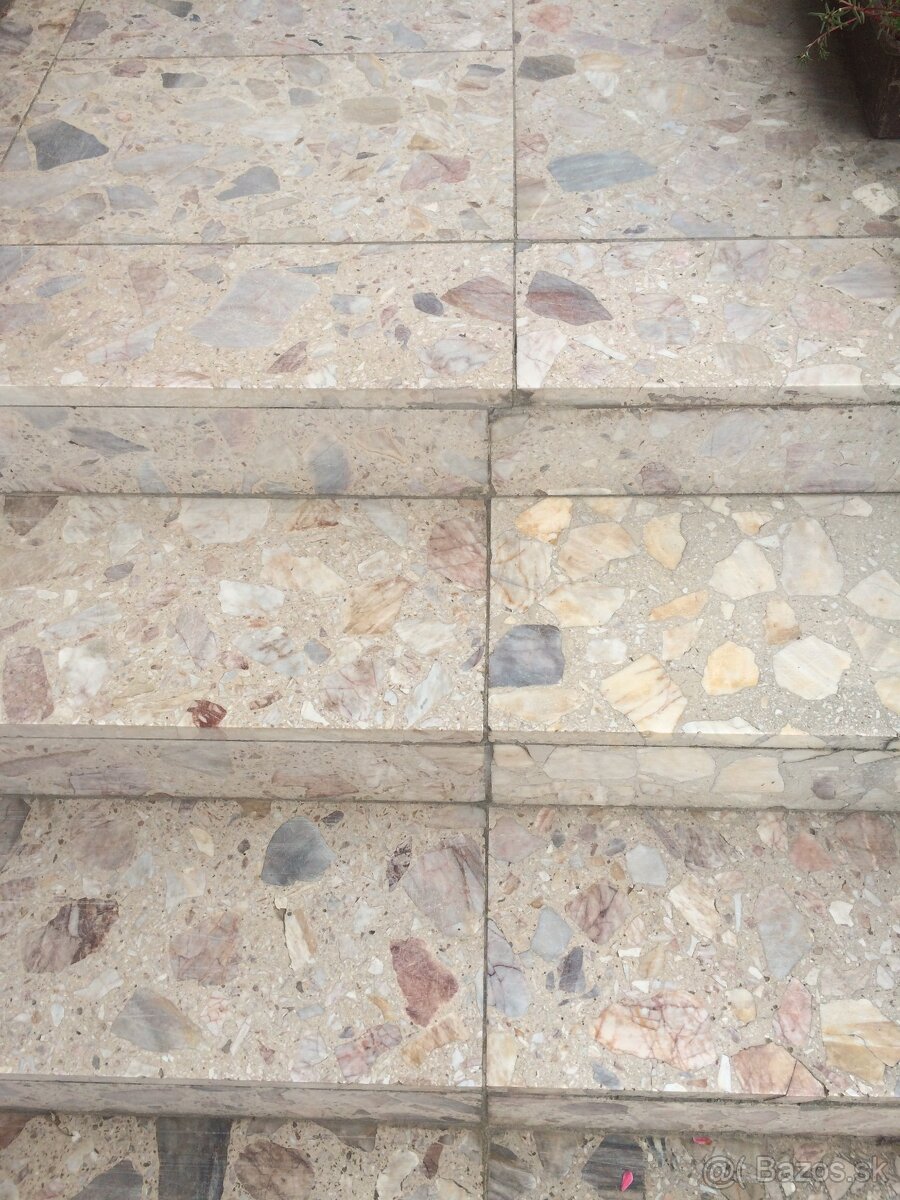 Dlažba z 80-tych rokov