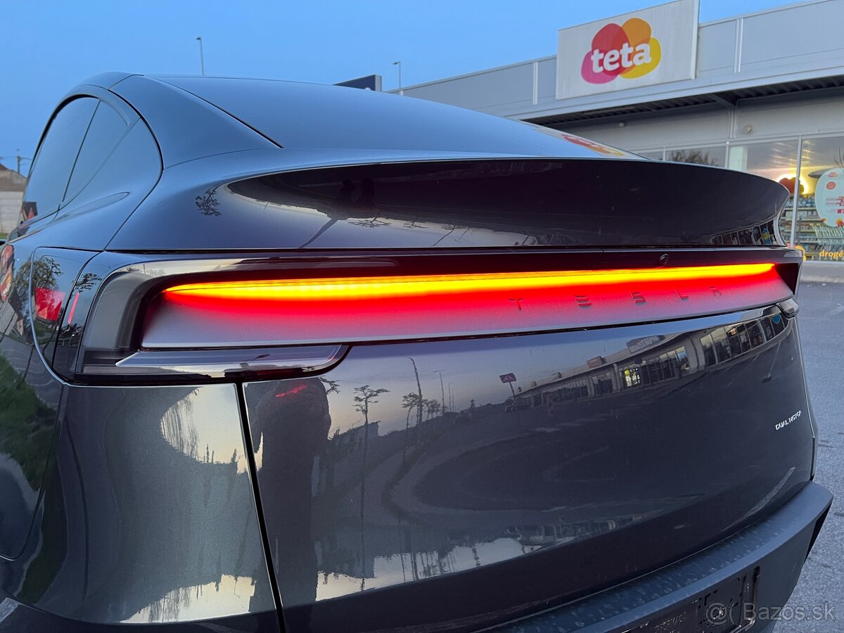 TESLA MODEL Y PREMIUM LONG RANGE ALL-WHEEL DRIVE