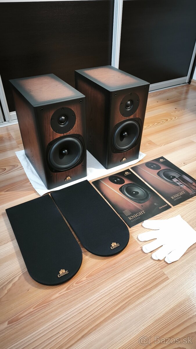 Regálový reproduktor Castle Knight 2