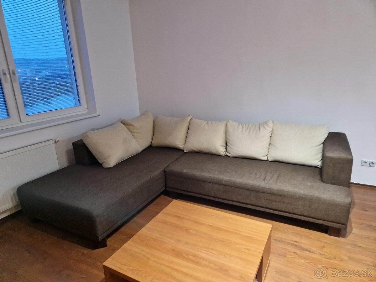 Rohový rozkladací gauč