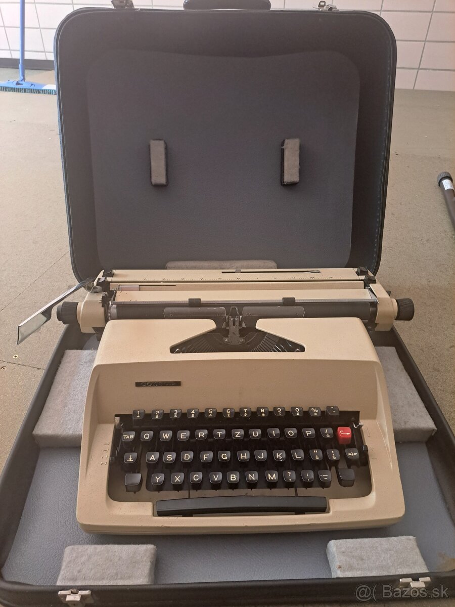 písací stroj Consul