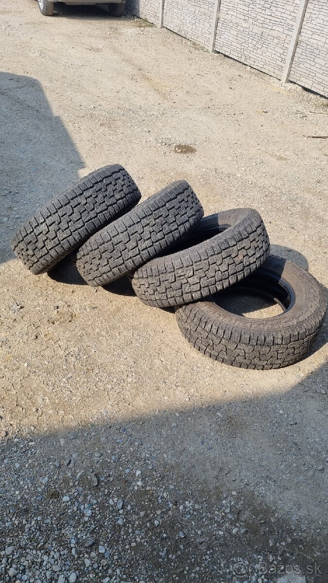 Pirelli Scorpion All Terrain Plus 255/70 R16