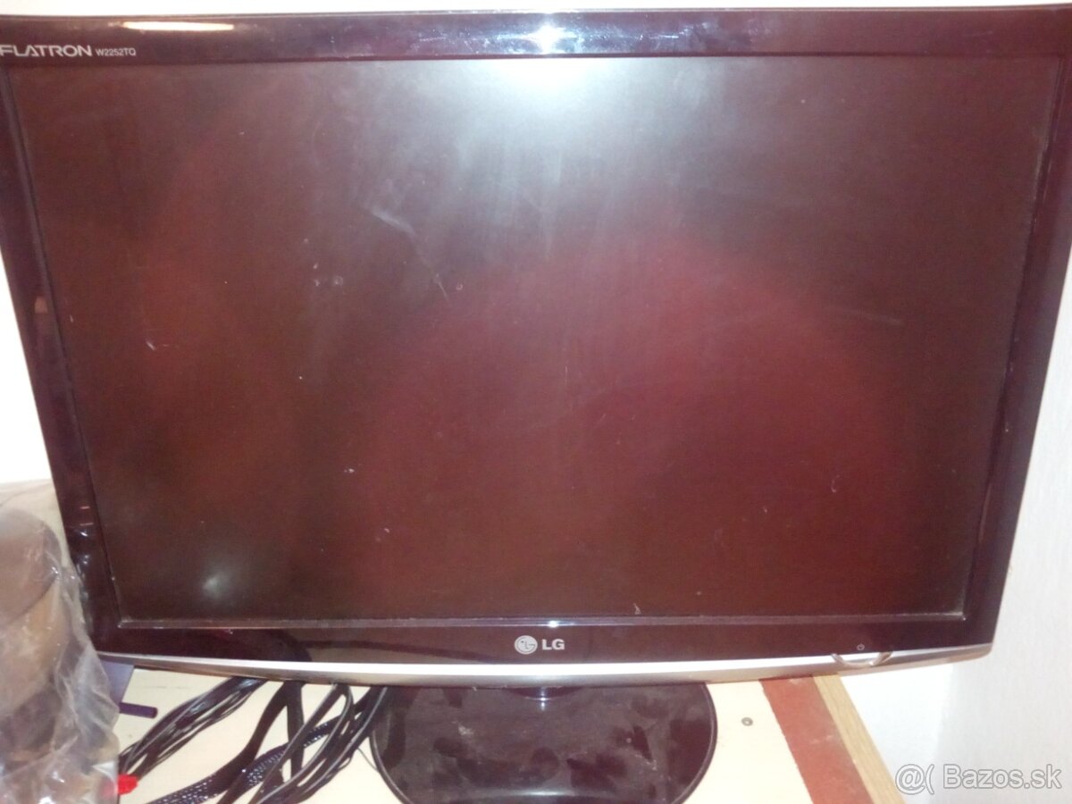 Predam starsi lcd monitor LCD LG 22 palcovy