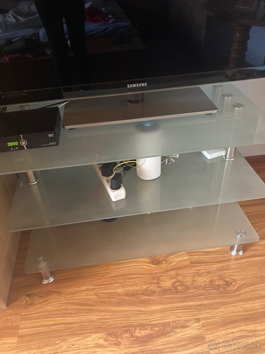 Stolik pod tv