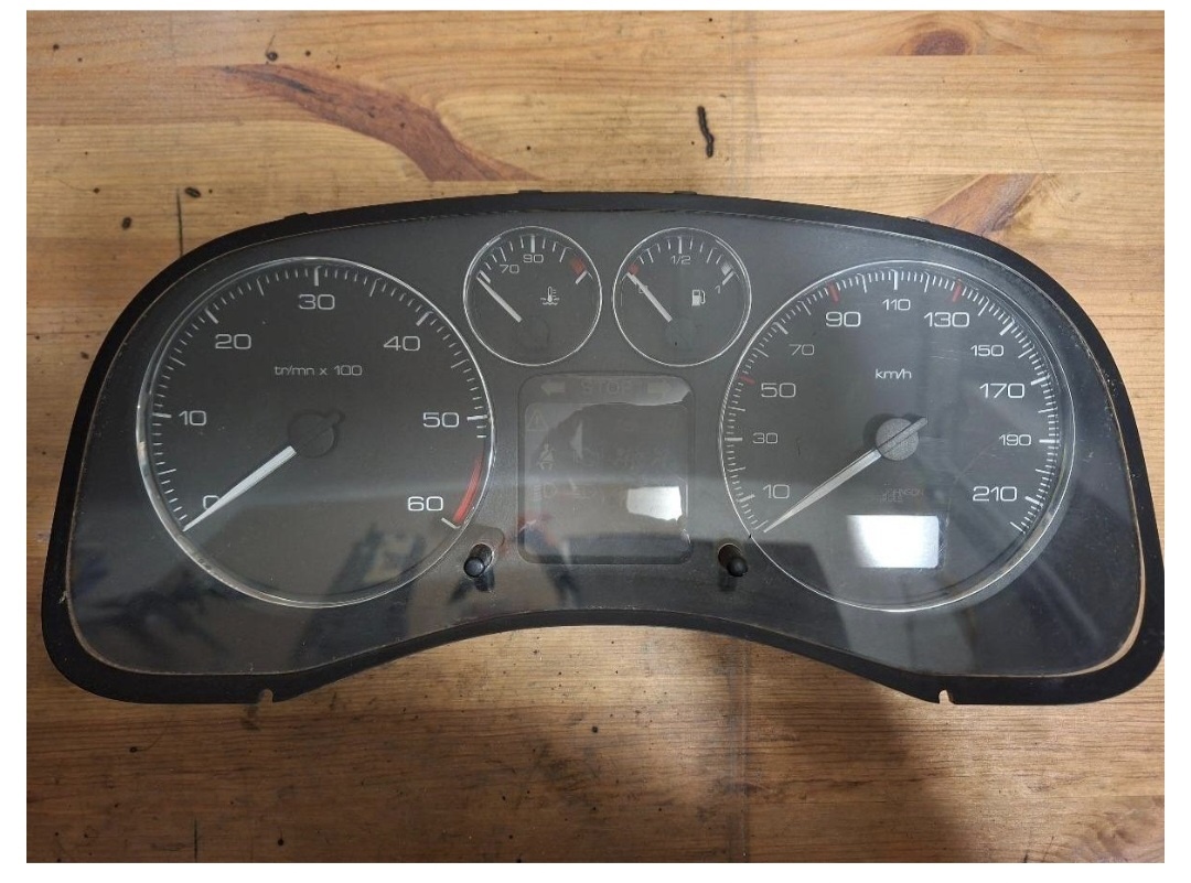 Prístrojový panel ( budíky ) Peugeot 307