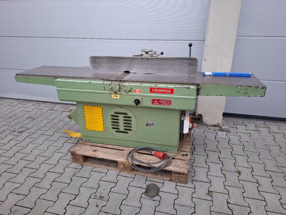 Zrovnávačka Frommia 40cm