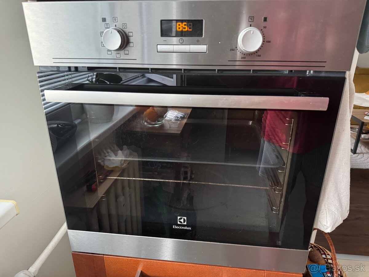 Predam vstavanu ruru Electrolux