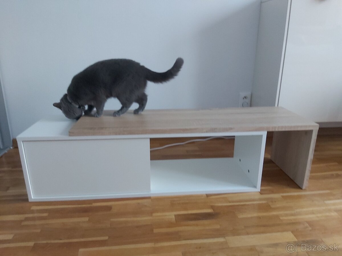 stolík pod TV