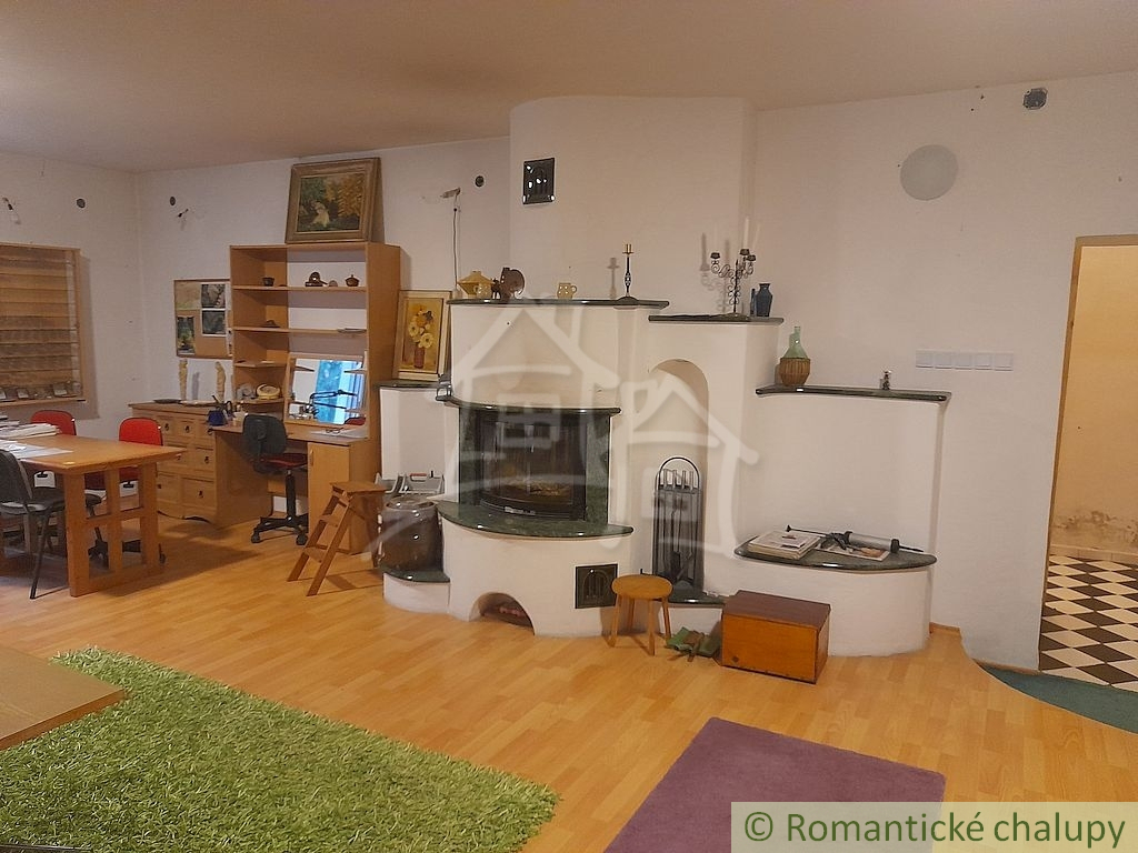 Kamenný dom neďaleko Banskej Štiavnice s cca 70-árovým poz