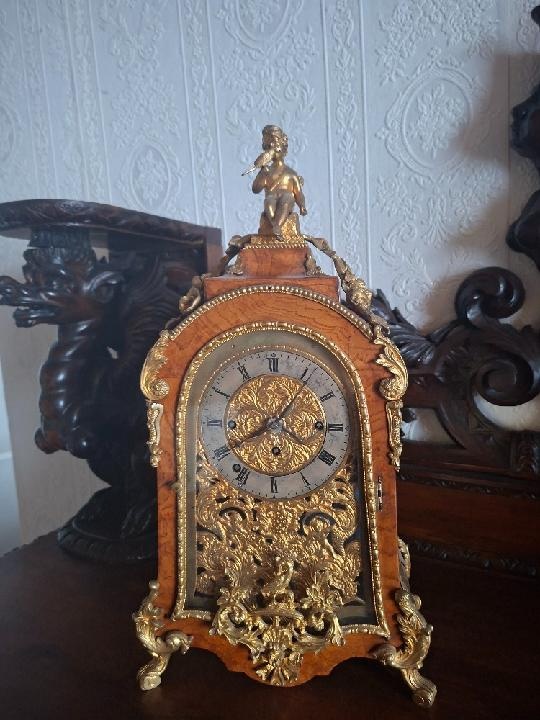 Prodám stolní hodiny s budíkem