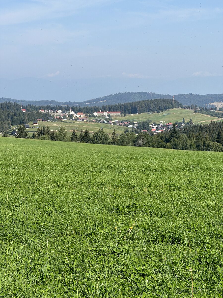 Pozemok s EXCELENTNÝM VÝHĽADOM na TATRY a Super Polohou