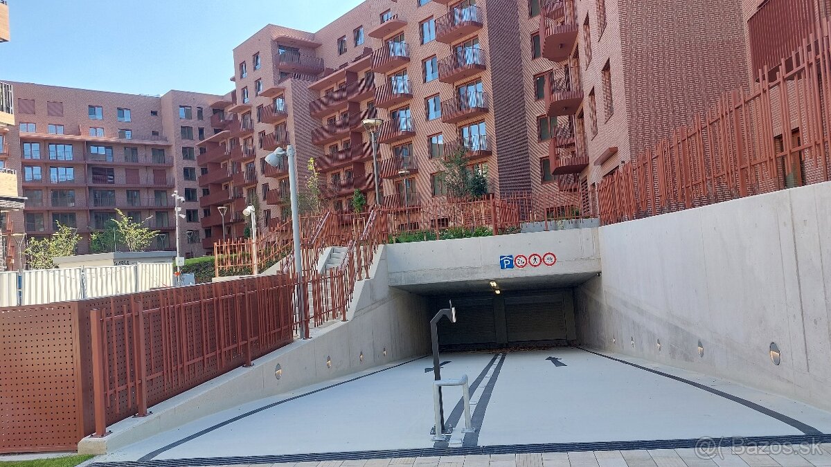 Zwirn - 2x vnútorné garážové státie - Páričkova ul.