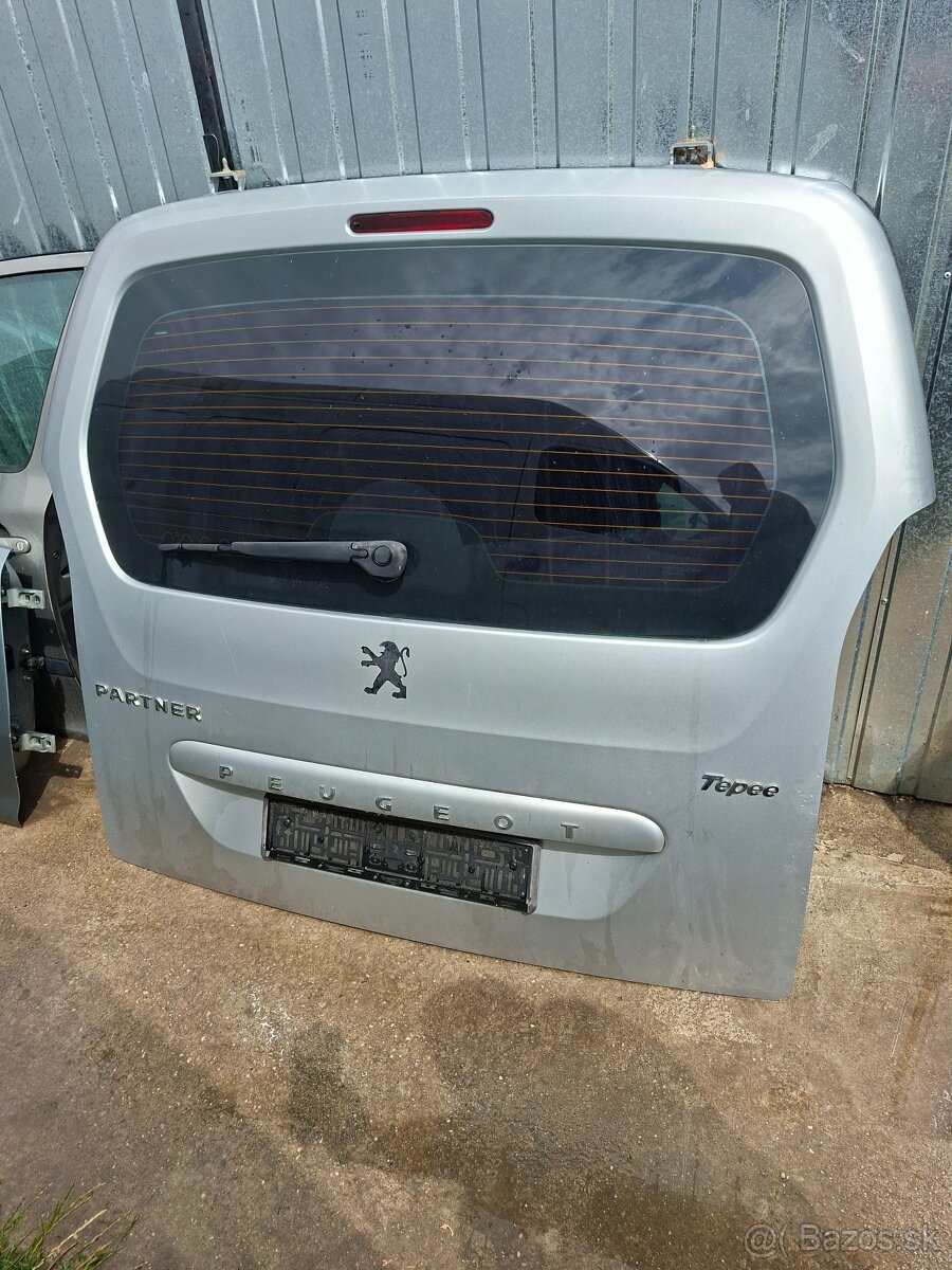 Kufrove dvere Peugeot Partner Tepee 2009