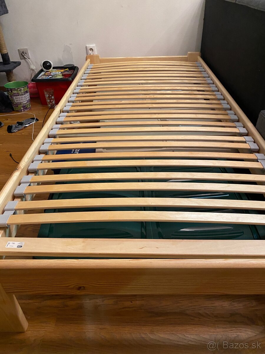 Posteľ 90/200 s roštom