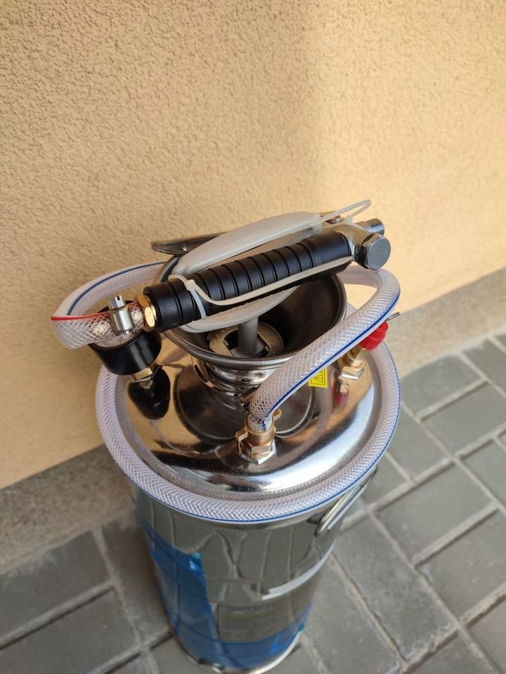 nerezový tlakový postřikovač 8l