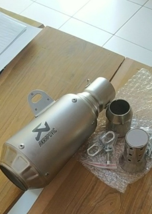 Nový Nerezový športový ladený univerzálny moto výfuk