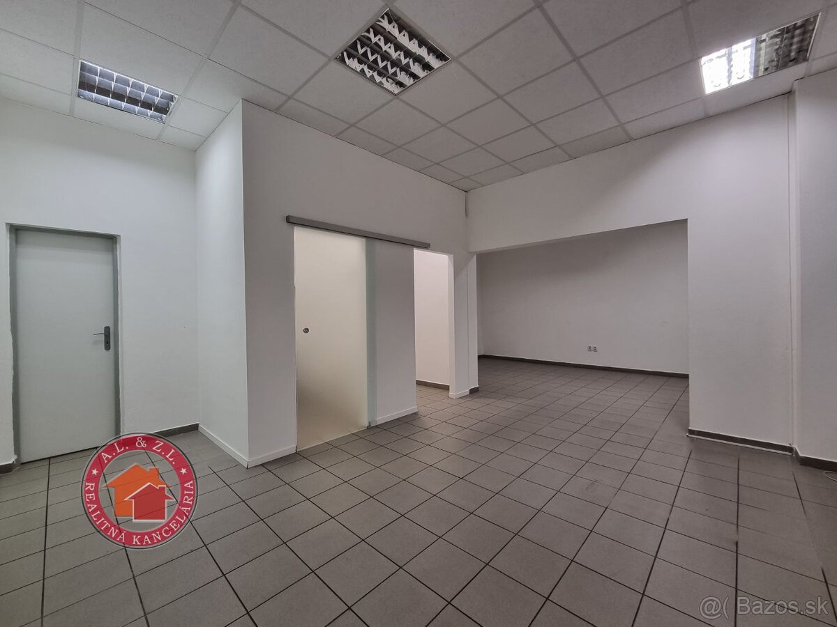 45 m2 OBCHODNÝ PRIESTOR V SENCI, pešia zóna