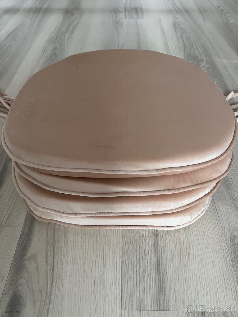 Sada 4x podstedakov