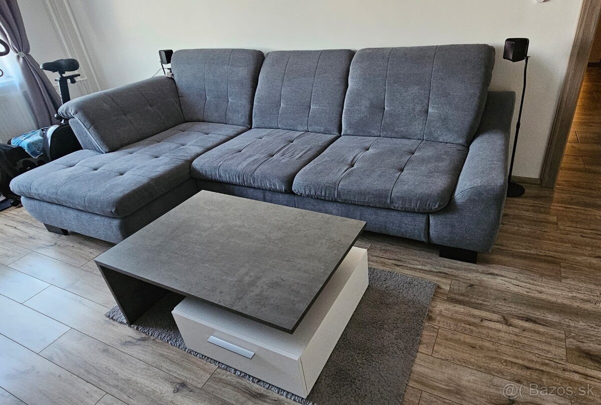 Konfernečný stolík