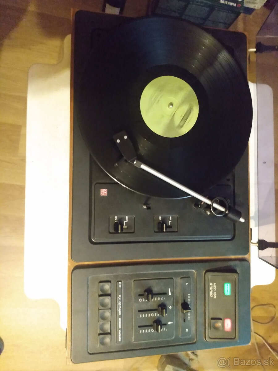 gramofon tesla