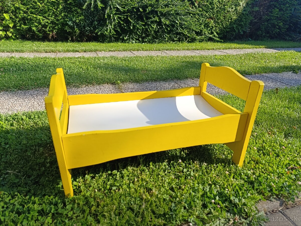Drevená postielka