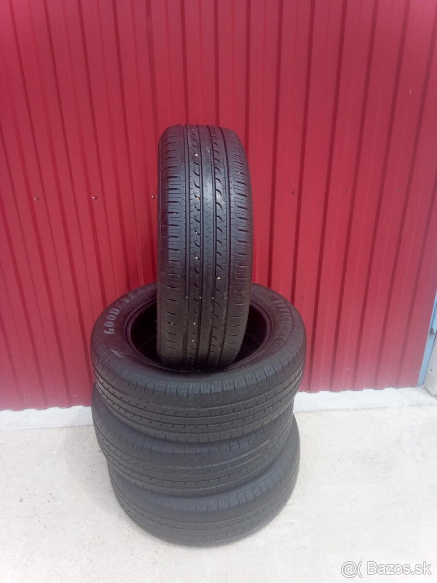 Predám 4ks letné pneu.215/60R17 Goodyear dezen 5,8mm