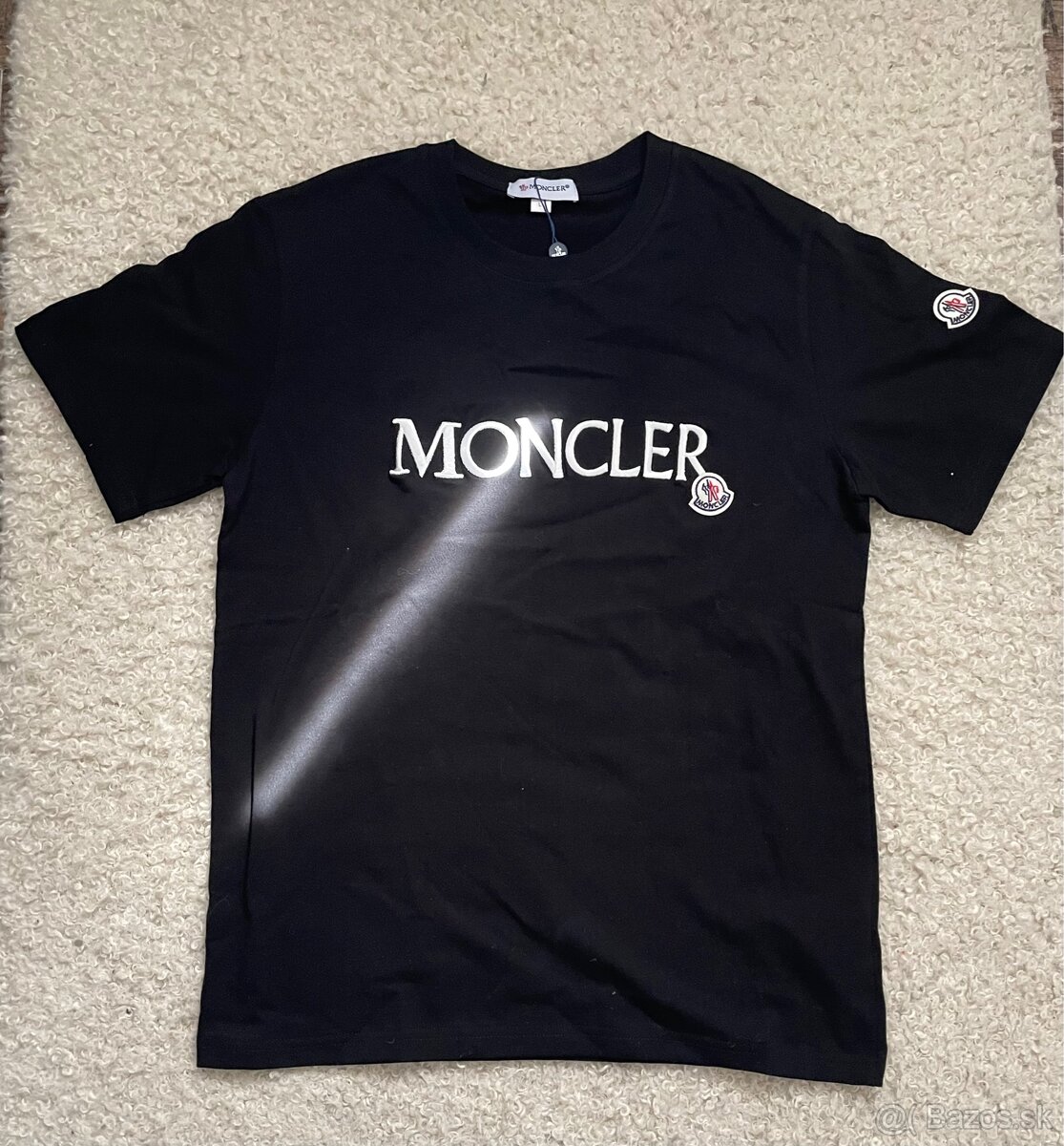 Moncler čierne tričko