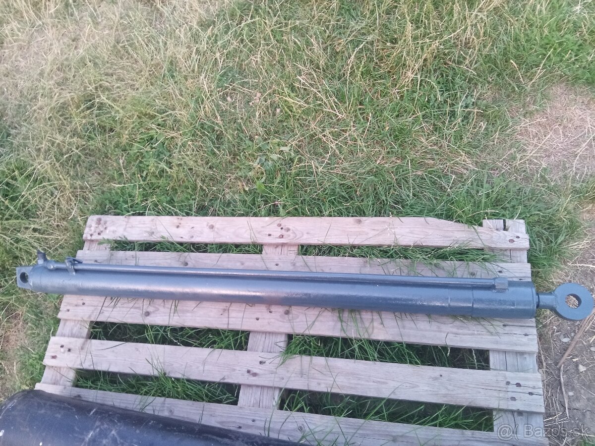 Hydraulický valec 1370mm