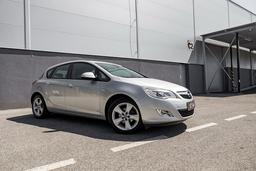 Opel Astra 1.6 ECOTEC 85kW Enjoy M5 03/2012