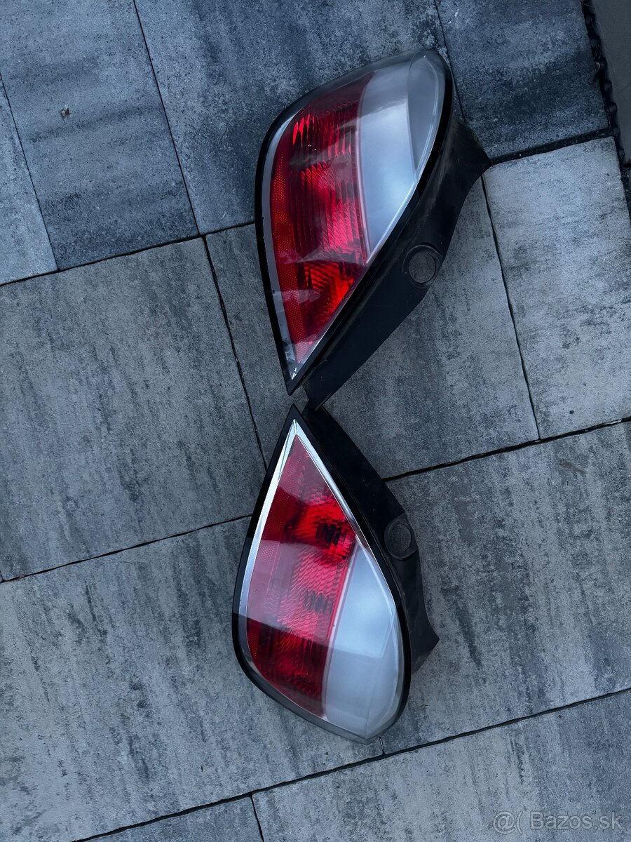 Predám zadné svetla opel astra H