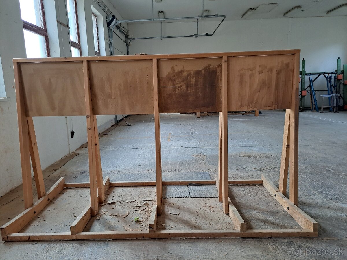 Stojany na sklenené tabule, plošný materiál