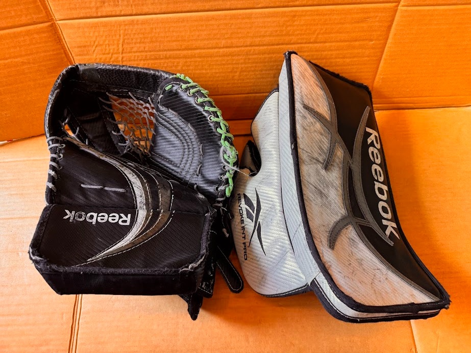 SET LAPAČKA A VYRÁŽEČKA REEBOK JR/INT