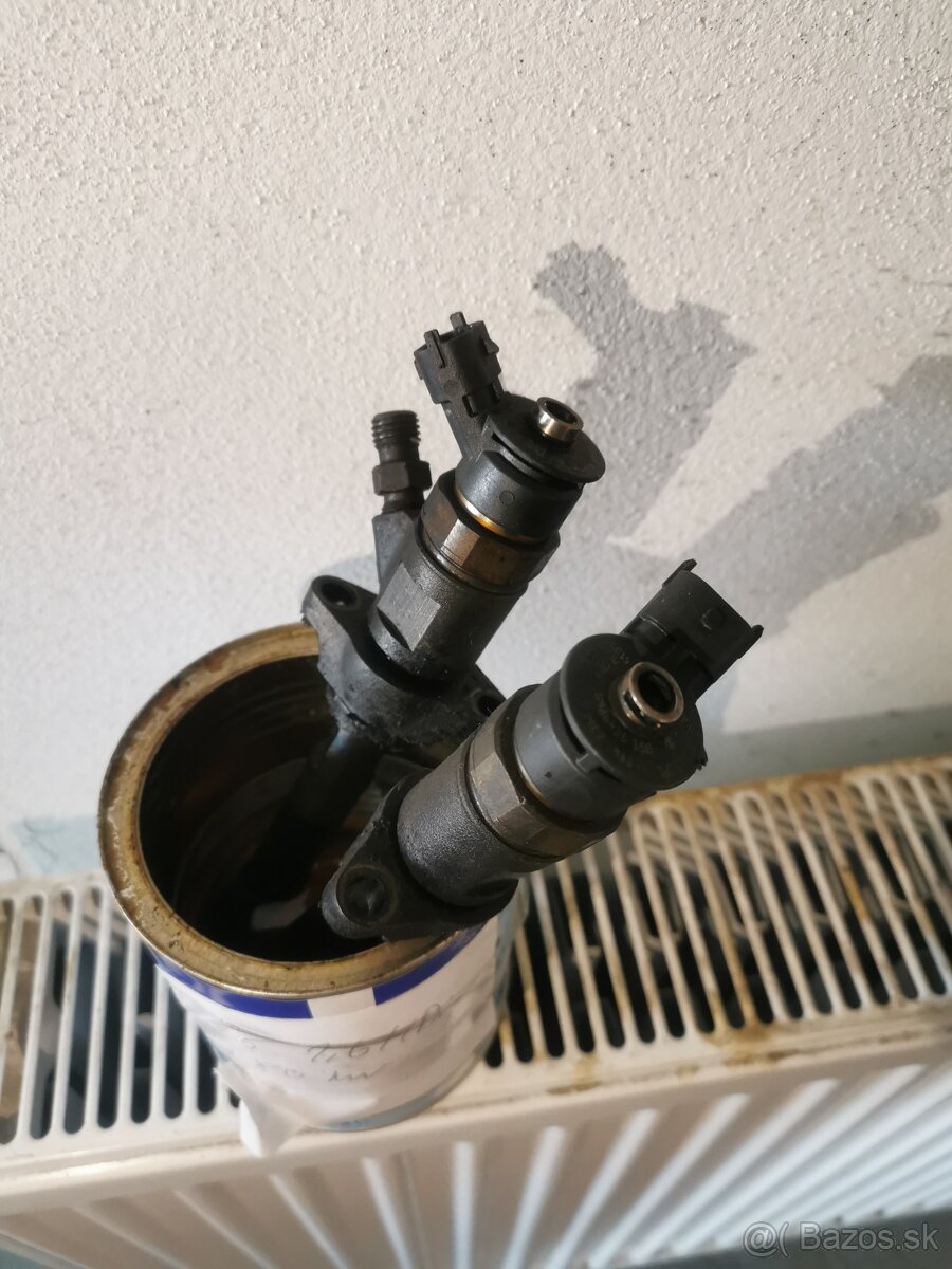 Predám 2ks vstrekovače 1.6 hdi / tdci 80kw