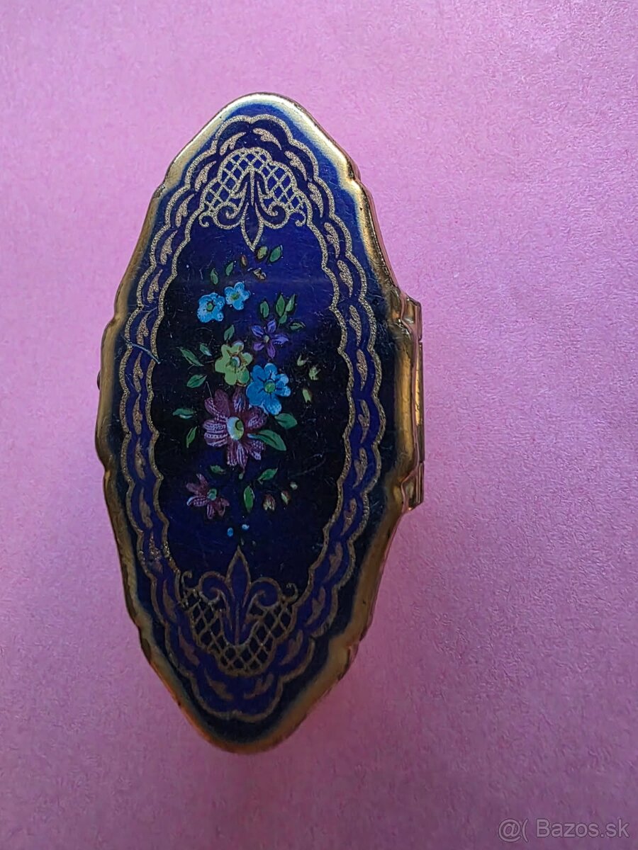 Držiak na rúž so zrkadielkom