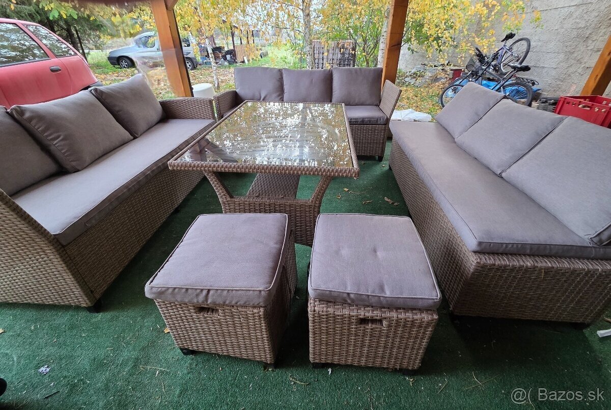 Záhradný nabytok na terasu.