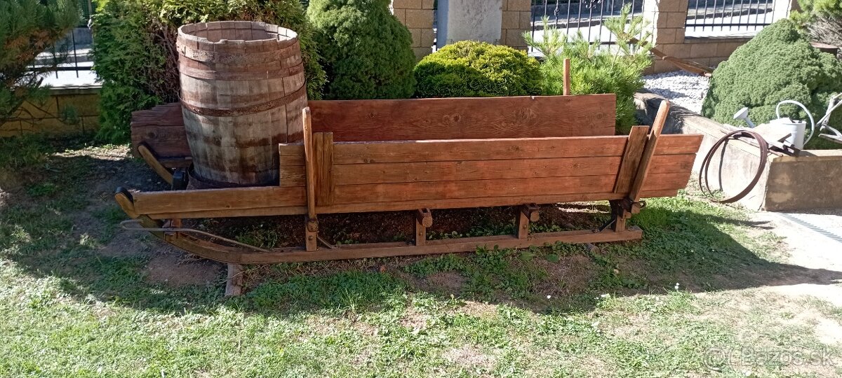 Staré drevené konské sane