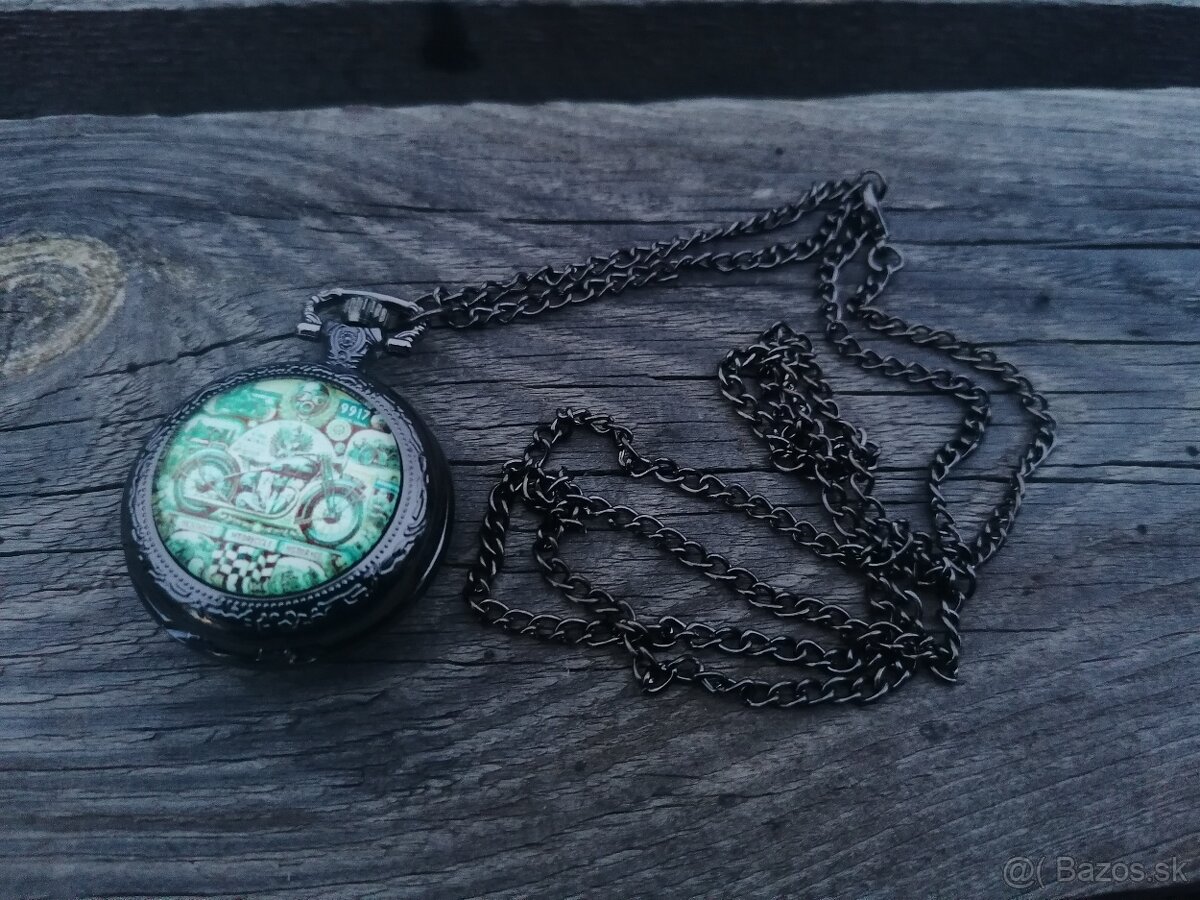 Stará motorka vreckové hodiny