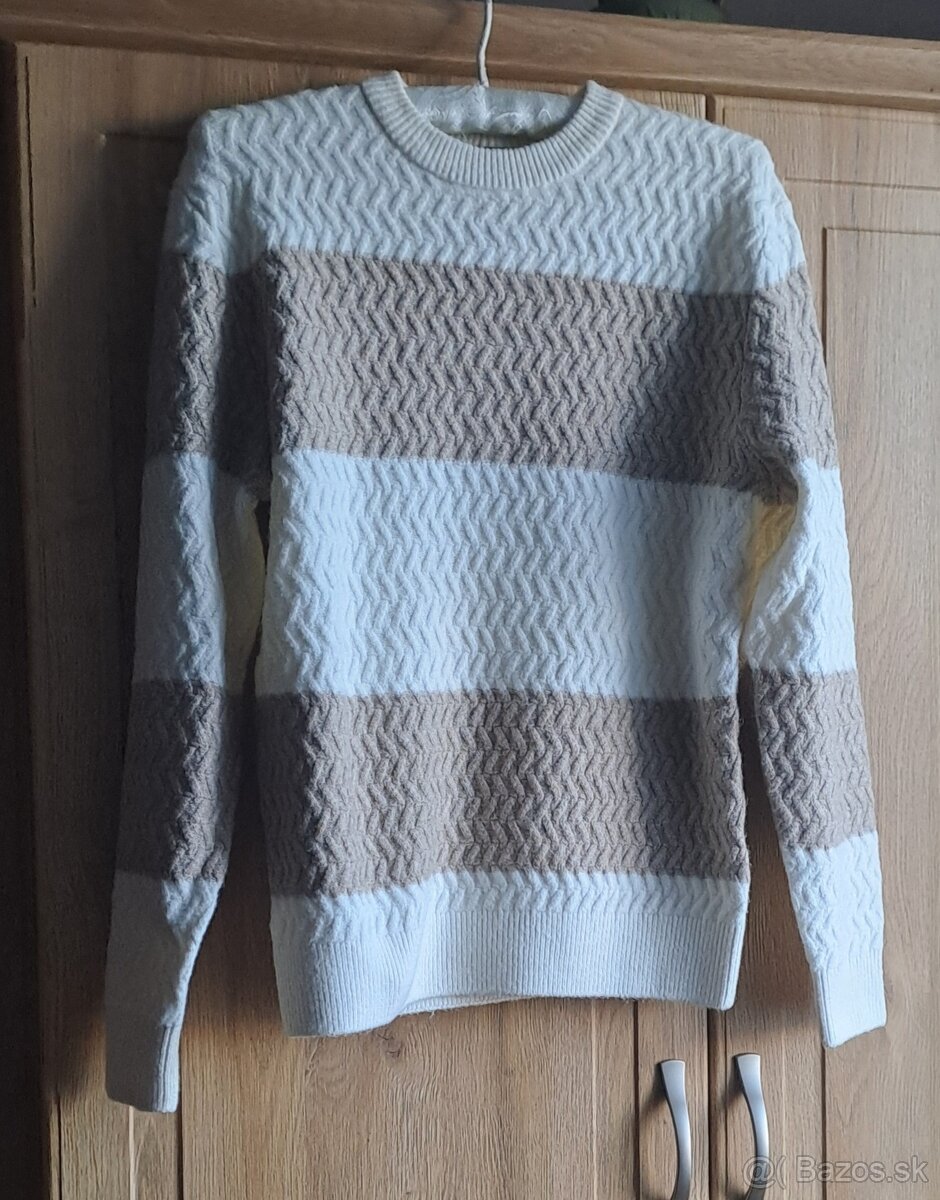 Pásikavé sveter