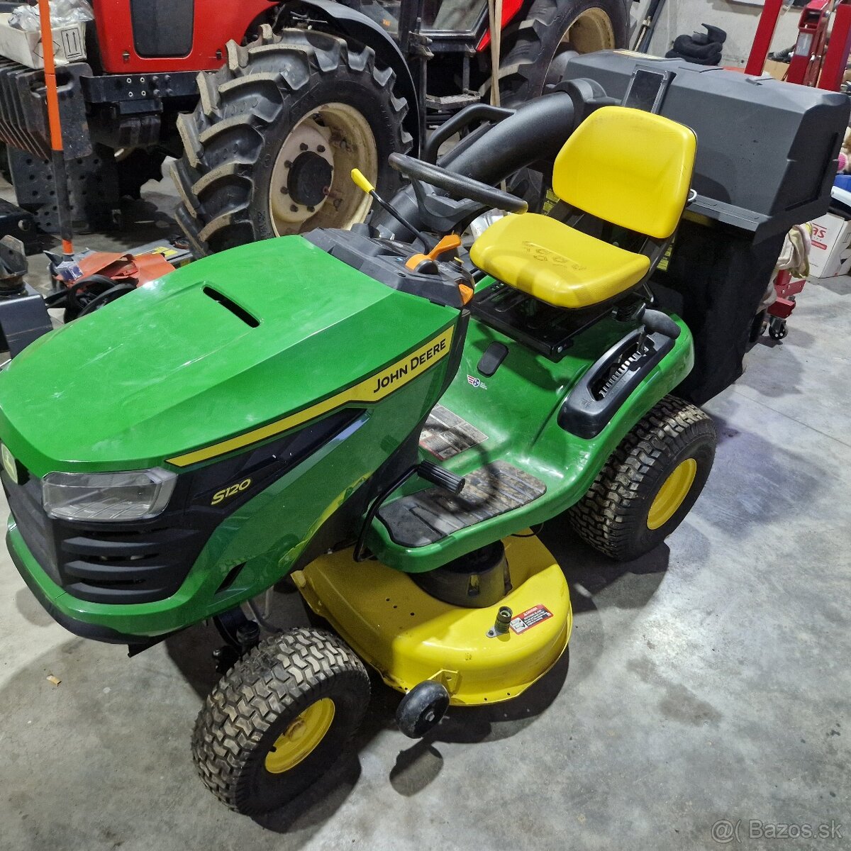 John Deere  S120..... John Deere E100