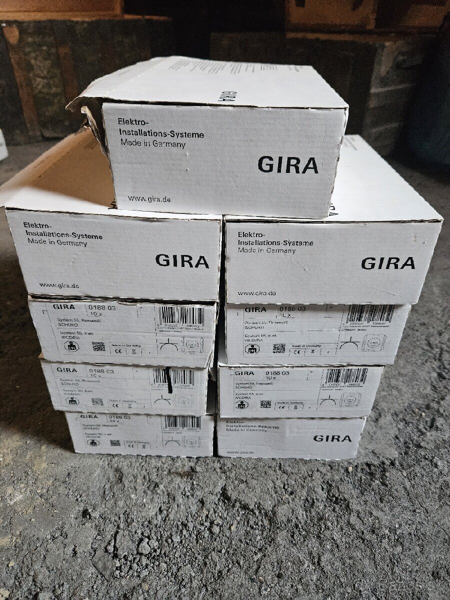 Zásuvky GIRA