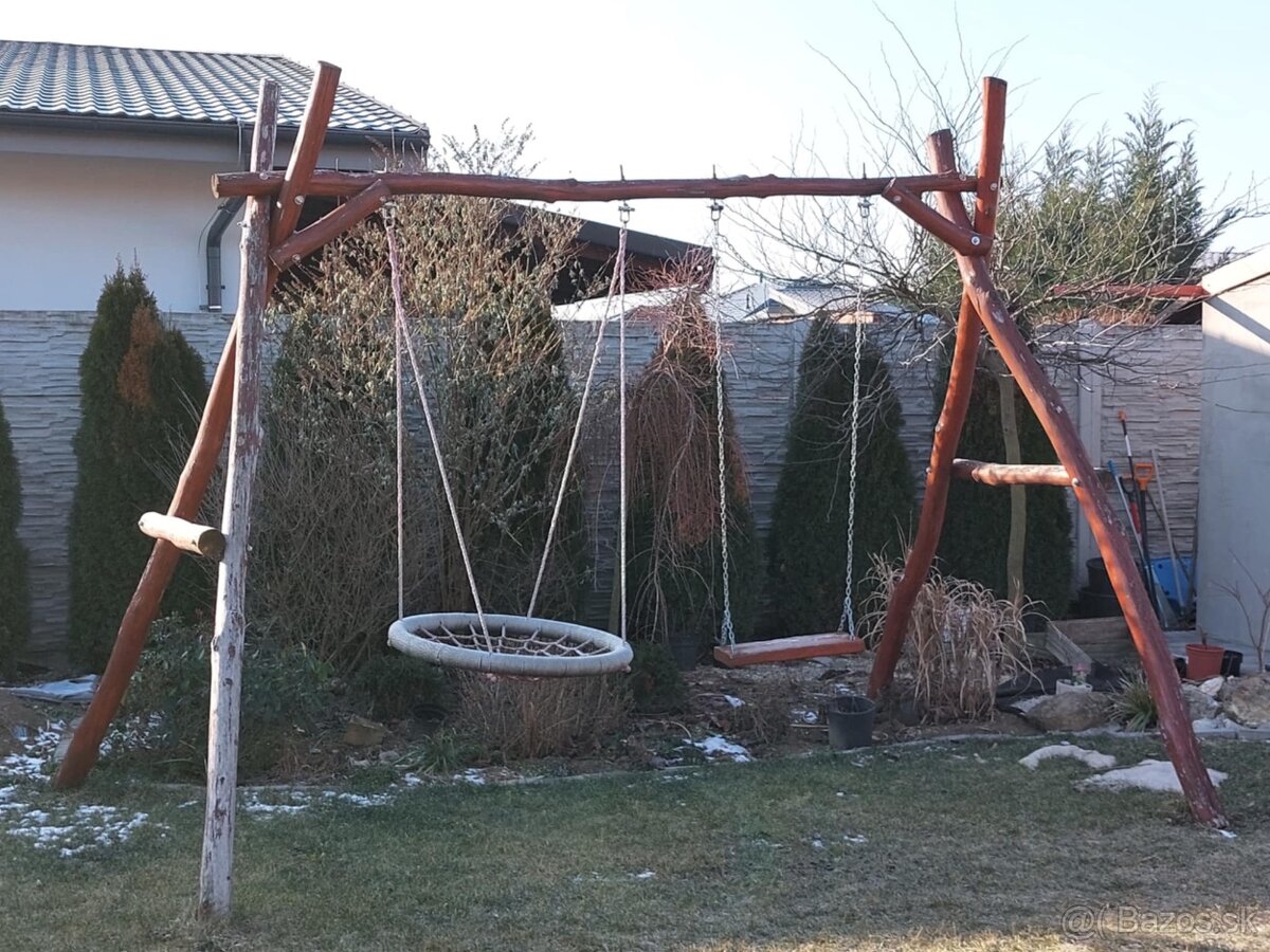 Drevená hojdačka