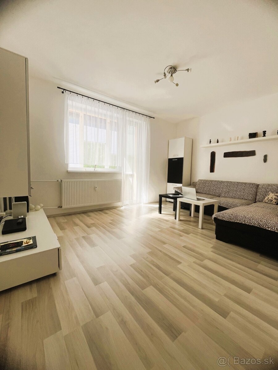 Krásny,zariadený,slnečný 2 IB s balkónom, Vajanského, Levice