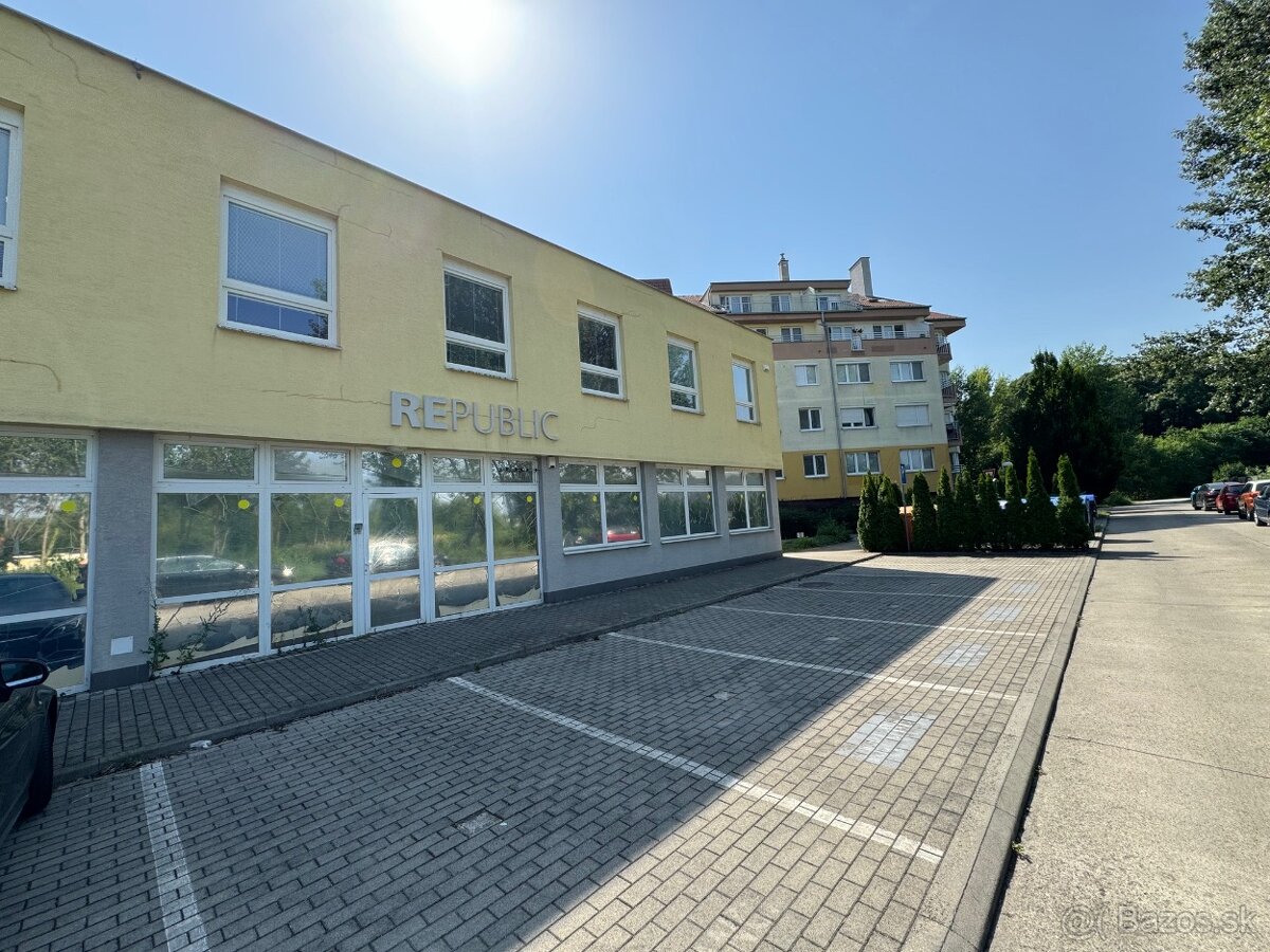 - predaj prízemného komerčného priestoru