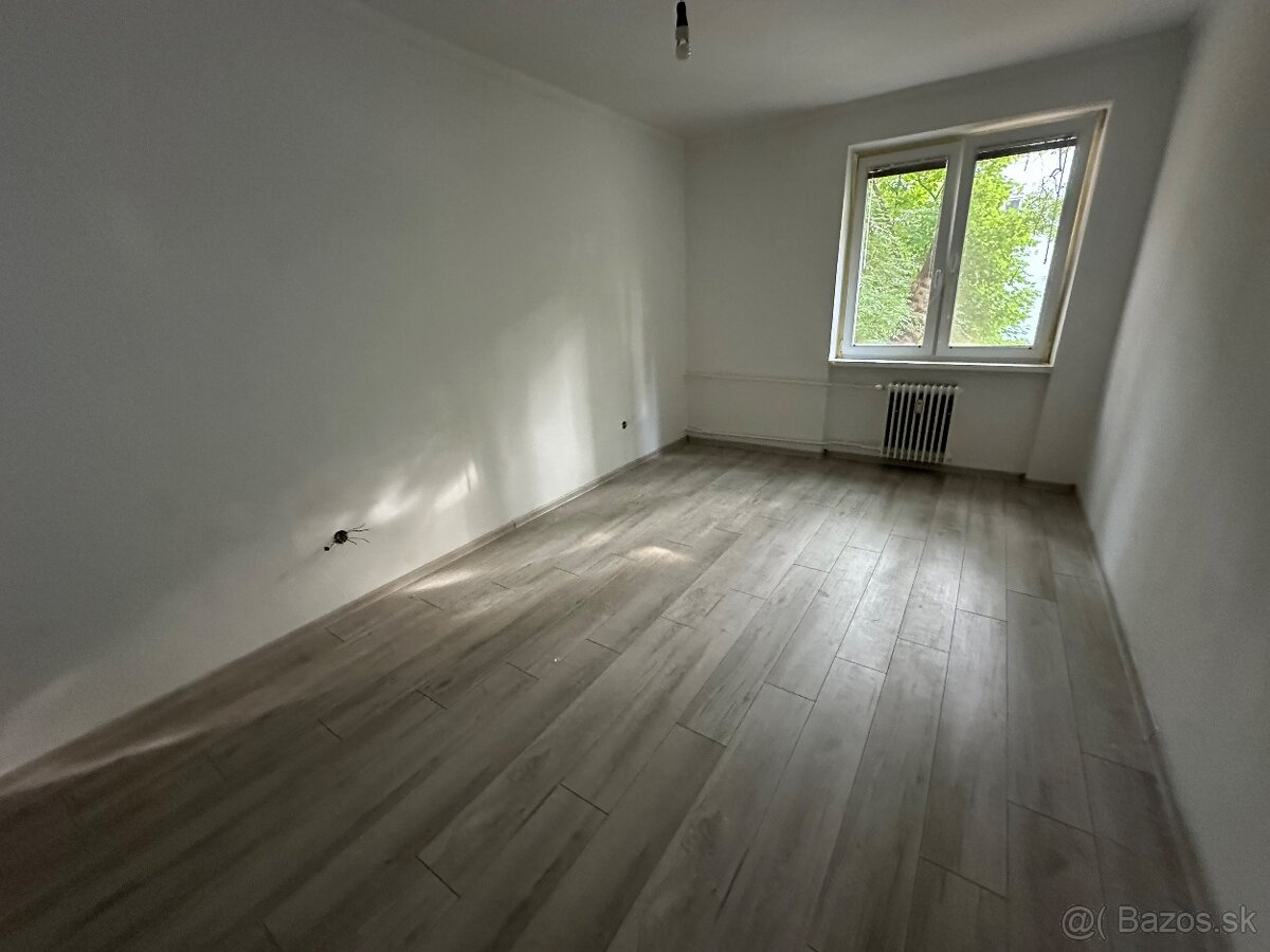 Na predaj zrekonštruovaný 2 izb. byt v centre mesta na 1.p