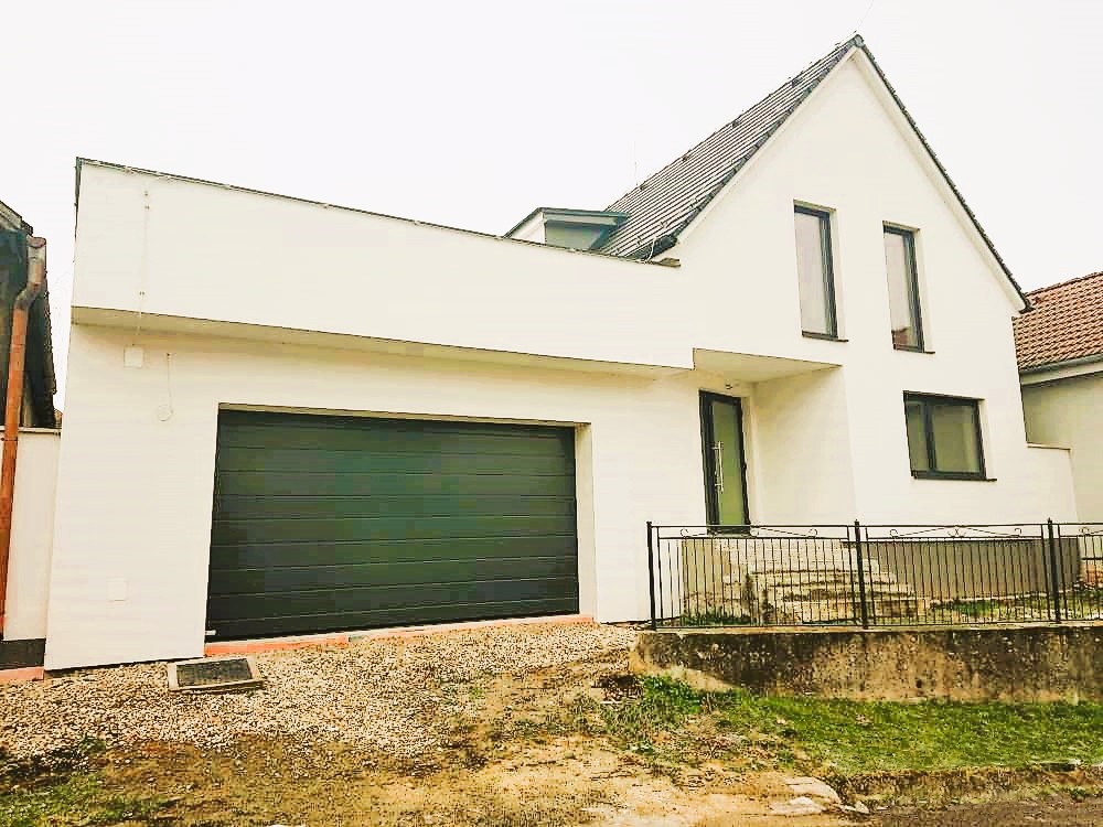 Zvolen, Môťová – novostavba rod. domu, hosp. budova, 776 m2