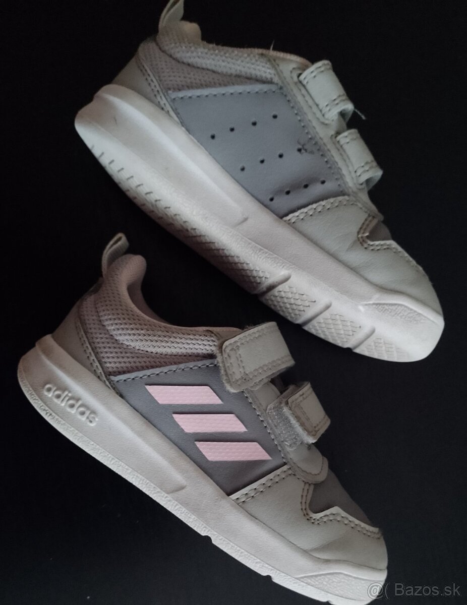 Detské botasky Adidas v.23 TOP stav,/+ ponožky a hrací slon