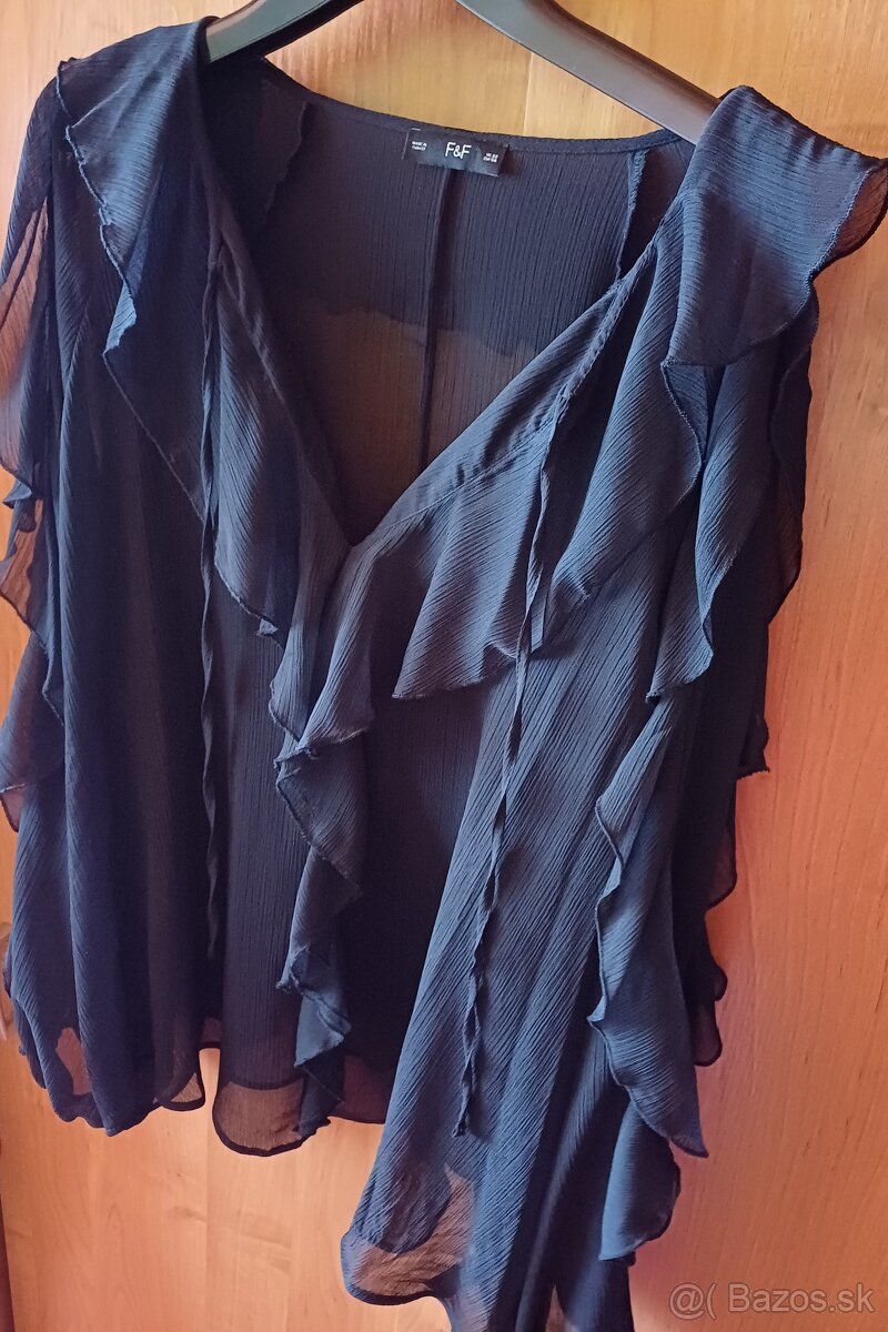 Cierna volanikova bluzka pre moletky xxxl