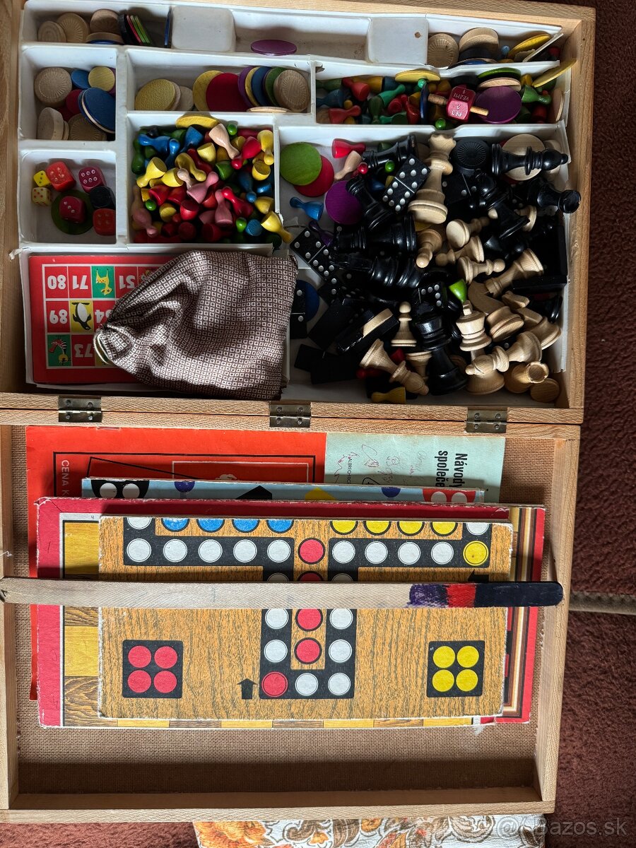 Retro spoločenské hry v drevenej kazete