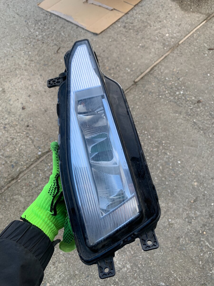PŘEDNÍ MLHOVKA vw passat b8 lift prava